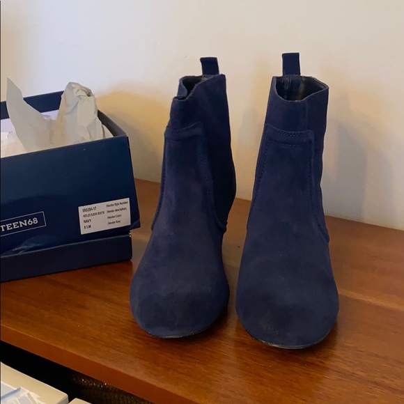 Blue suede Bentley Booties - new - 8.5 - Picture 3 of 5